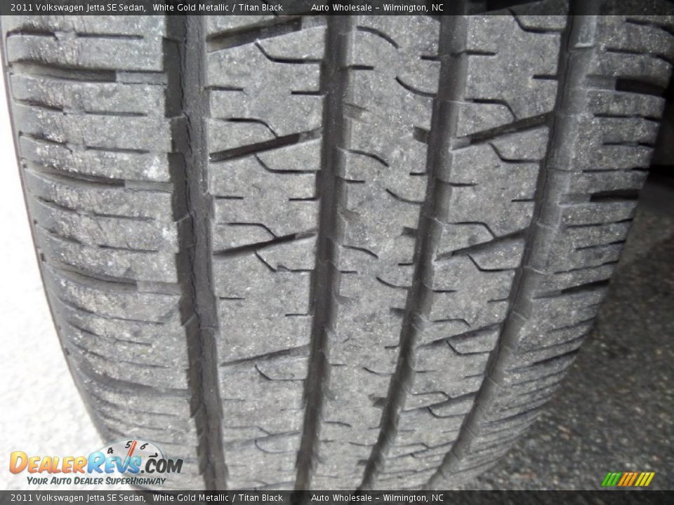2011 Volkswagen Jetta SE Sedan White Gold Metallic / Titan Black Photo #10