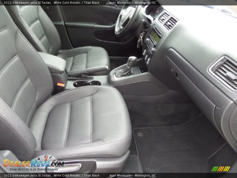 2011 Volkswagen Jetta SE Sedan White Gold Metallic / Titan Black Photo #13