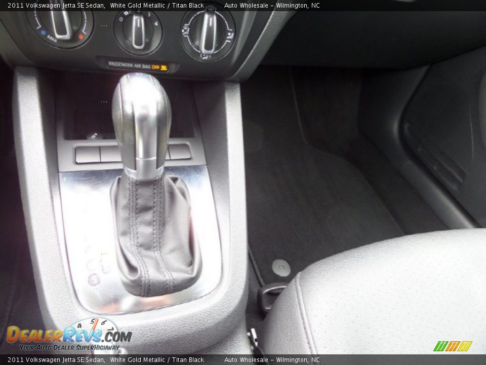 2011 Volkswagen Jetta SE Sedan White Gold Metallic / Titan Black Photo #19