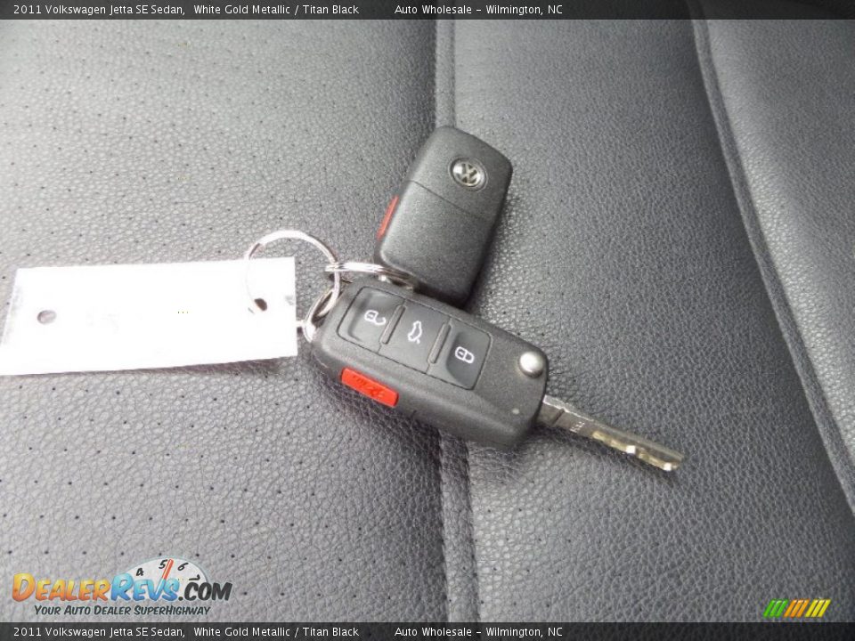 2011 Volkswagen Jetta SE Sedan White Gold Metallic / Titan Black Photo #20