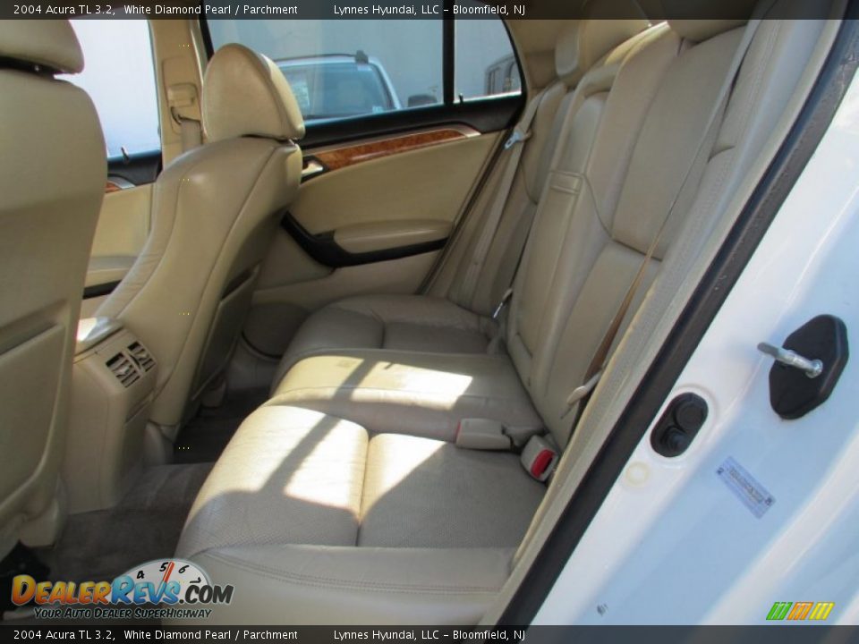 2004 Acura TL 3.2 White Diamond Pearl / Parchment Photo #10