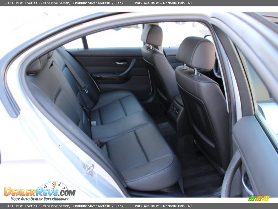 2011 BMW 3 Series 328i xDrive Sedan Titanium Silver Metallic / Black Photo #23