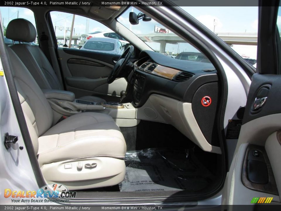 2002 Jaguar S-Type 4.0 Platinum Metallic / Ivory Photo #18