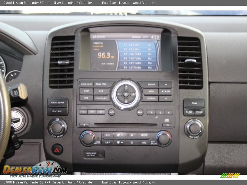 2008 Nissan Pathfinder SE 4x4 Silver Lightning / Graphite Photo #11