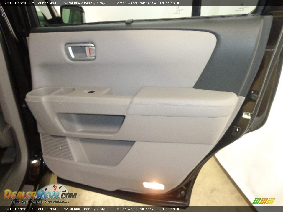 2011 Honda Pilot Touring 4WD Crystal Black Pearl / Gray Photo #30
