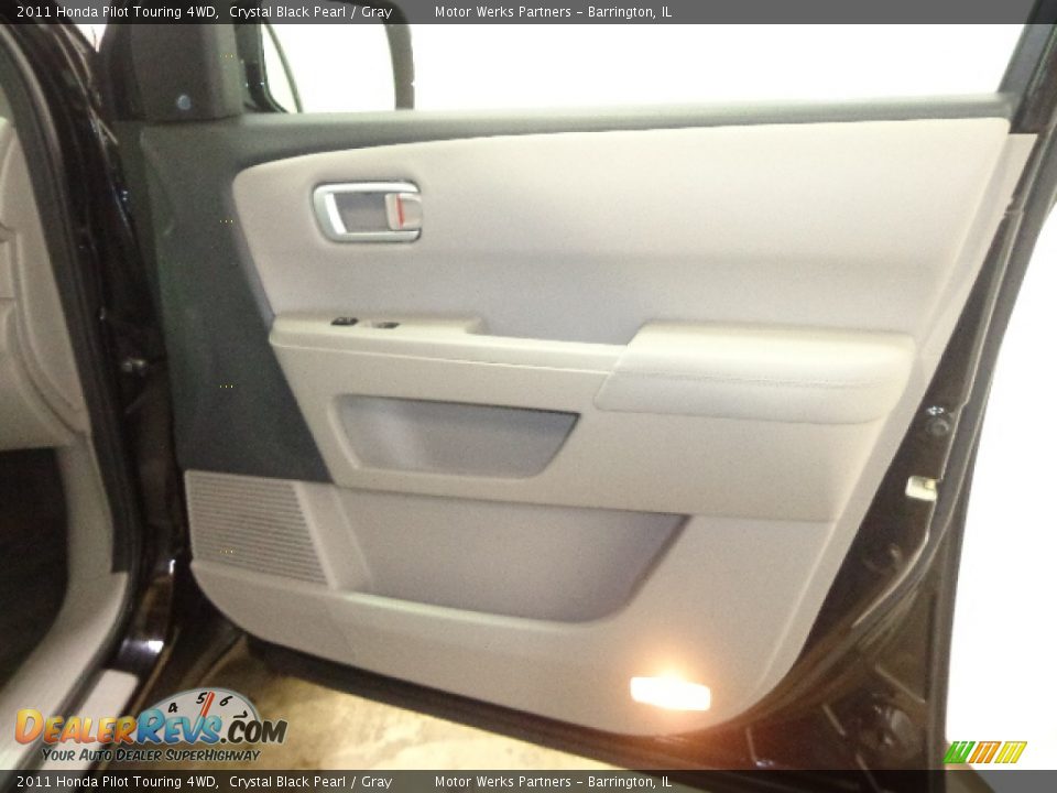2011 Honda Pilot Touring 4WD Crystal Black Pearl / Gray Photo #34