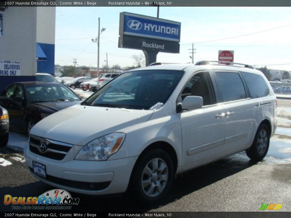 2007 Hyundai Entourage GLS Cosmic White / Beige Photo #1