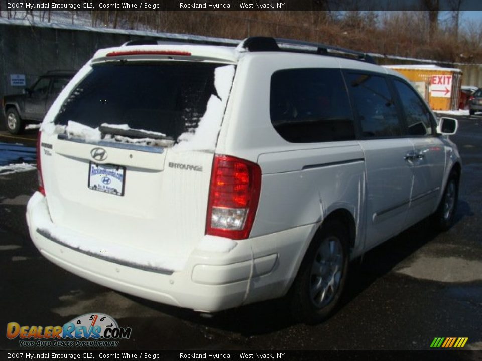 2007 Hyundai Entourage GLS Cosmic White / Beige Photo #4