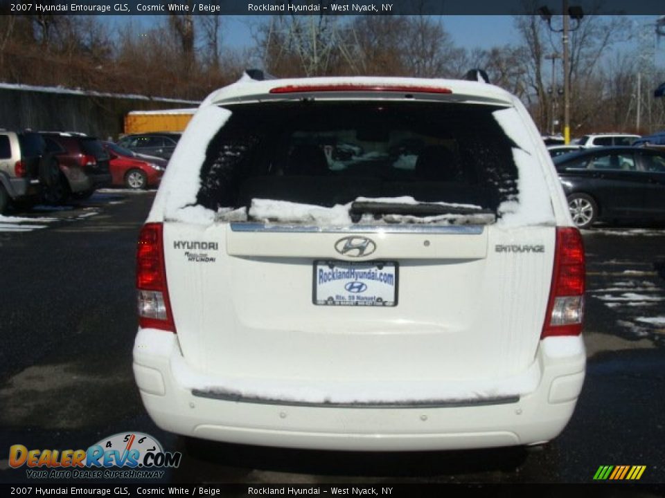 2007 Hyundai Entourage GLS Cosmic White / Beige Photo #5