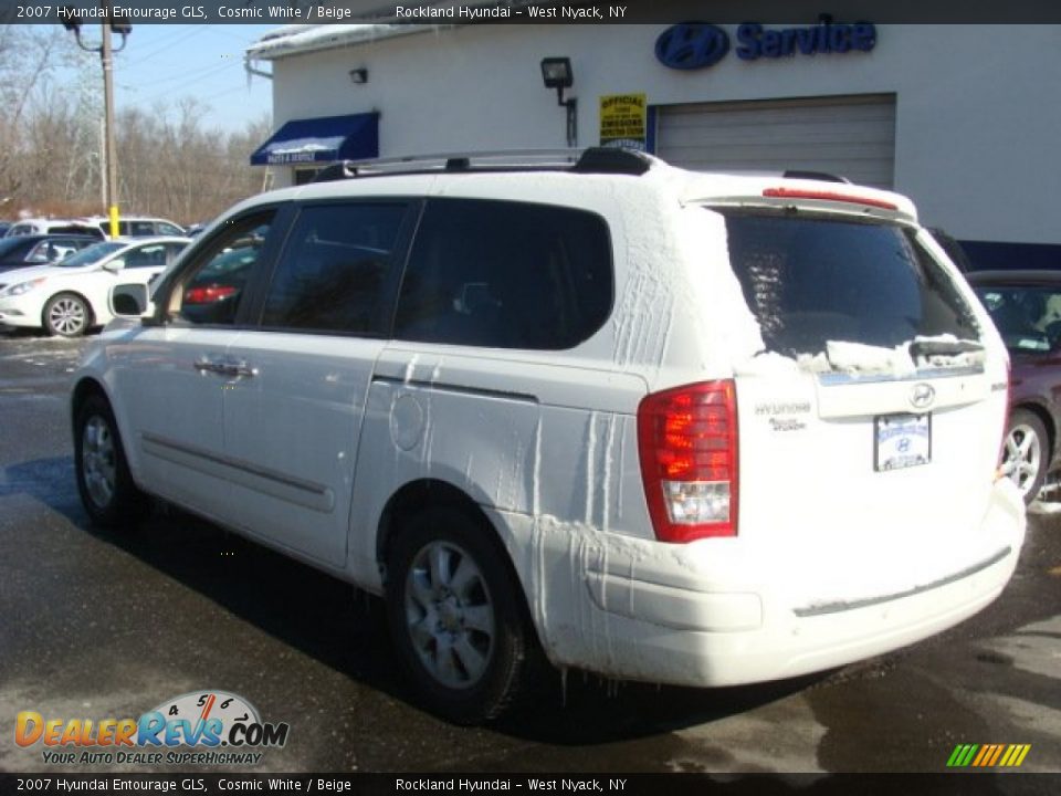 2007 Hyundai Entourage GLS Cosmic White / Beige Photo #6
