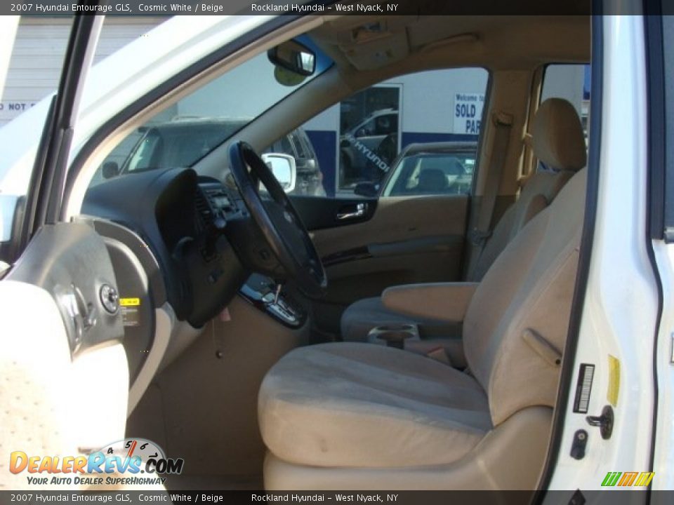 2007 Hyundai Entourage GLS Cosmic White / Beige Photo #10