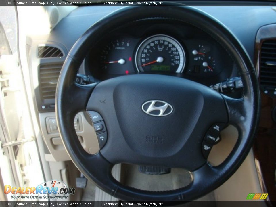 2007 Hyundai Entourage GLS Cosmic White / Beige Photo #12