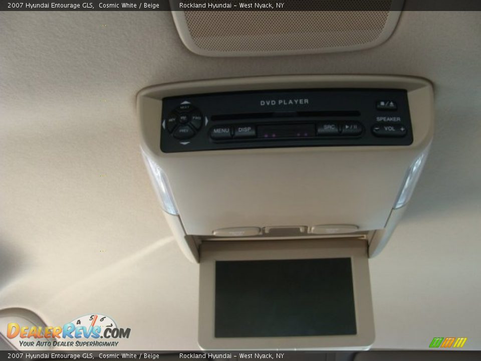 2007 Hyundai Entourage GLS Cosmic White / Beige Photo #20