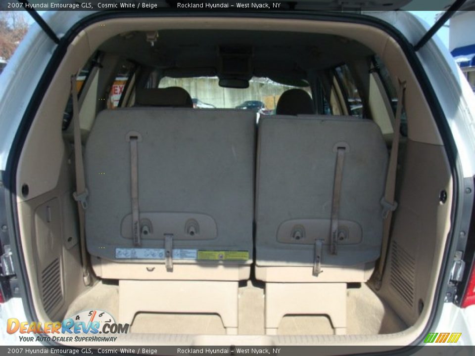 2007 Hyundai Entourage GLS Cosmic White / Beige Photo #21