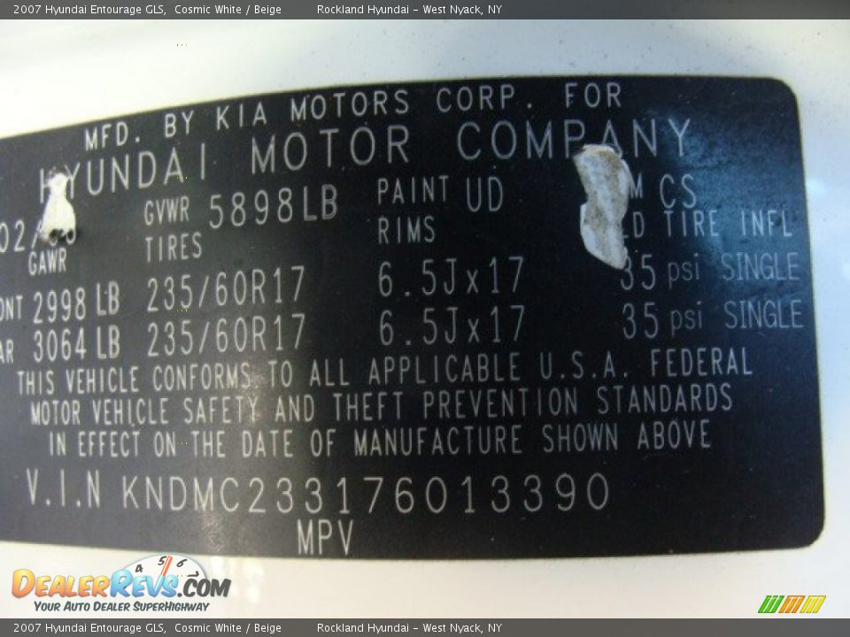 2007 Hyundai Entourage GLS Cosmic White / Beige Photo #31