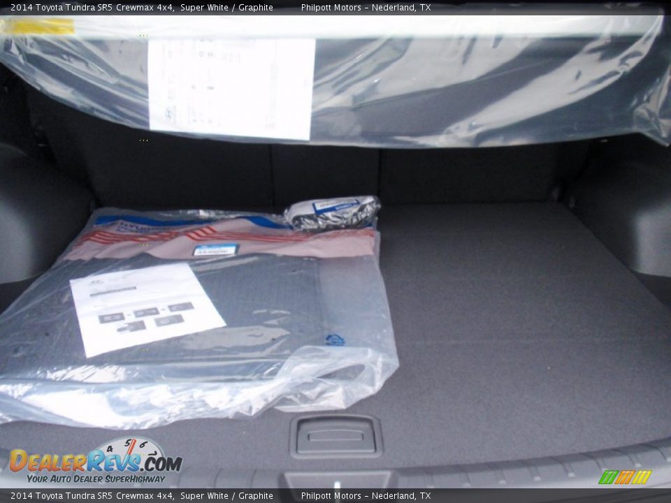 2014 Toyota Tundra SR5 Crewmax 4x4 Super White / Graphite Photo #21