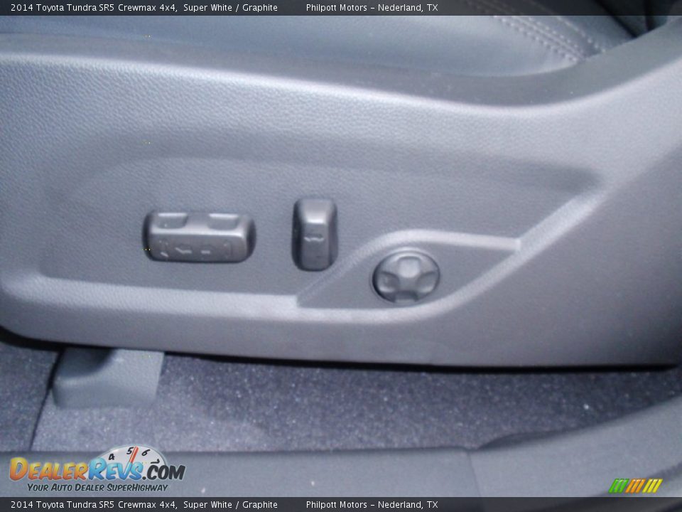 2014 Toyota Tundra SR5 Crewmax 4x4 Super White / Graphite Photo #27