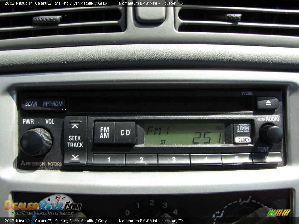 2002 Mitsubishi Galant ES Sterling Silver Metallic / Gray Photo #25