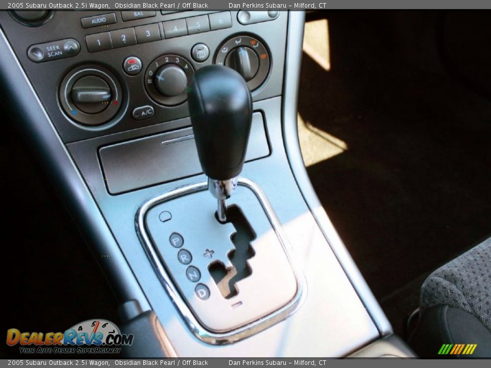 2005 Subaru Outback 2.5i Wagon Obsidian Black Pearl / Off Black Photo #13