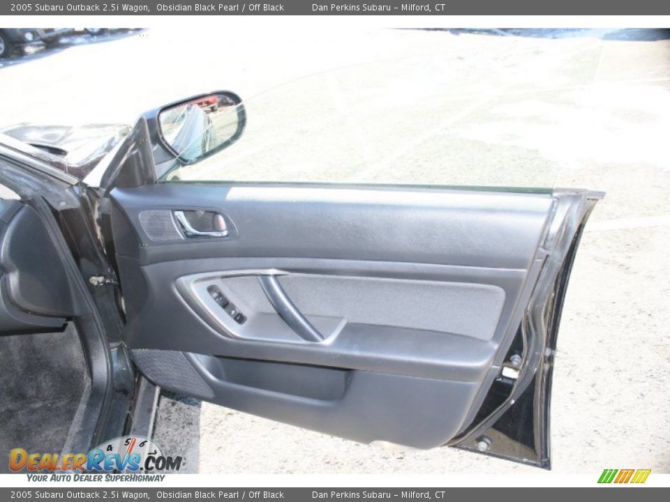 2005 Subaru Outback 2.5i Wagon Obsidian Black Pearl / Off Black Photo #17