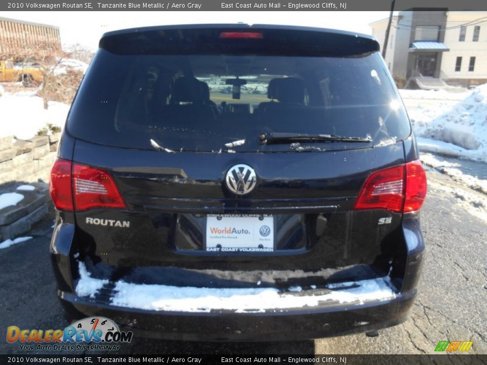 2010 Volkswagen Routan SE Tanzanite Blue Metallic / Aero Gray Photo #5