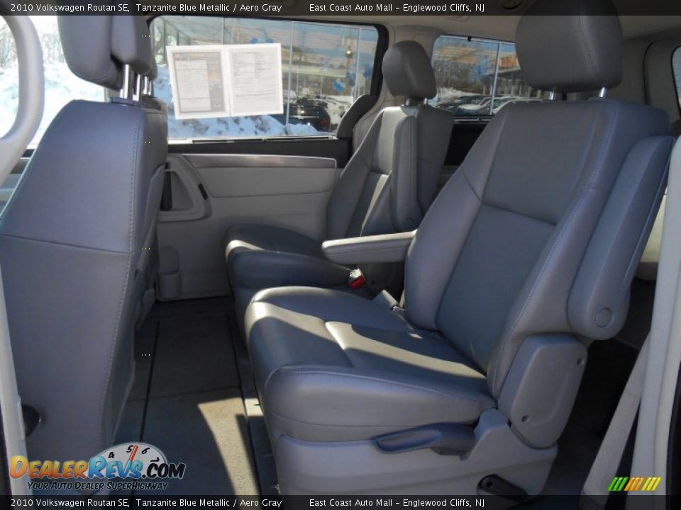 2010 Volkswagen Routan SE Tanzanite Blue Metallic / Aero Gray Photo #9