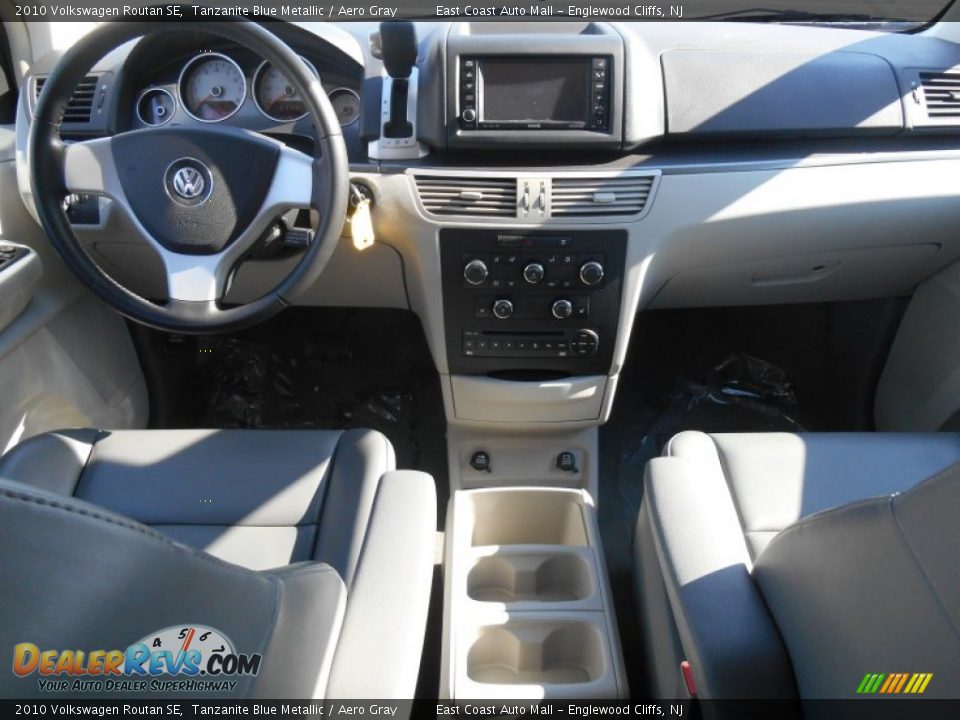 2010 Volkswagen Routan SE Tanzanite Blue Metallic / Aero Gray Photo #10