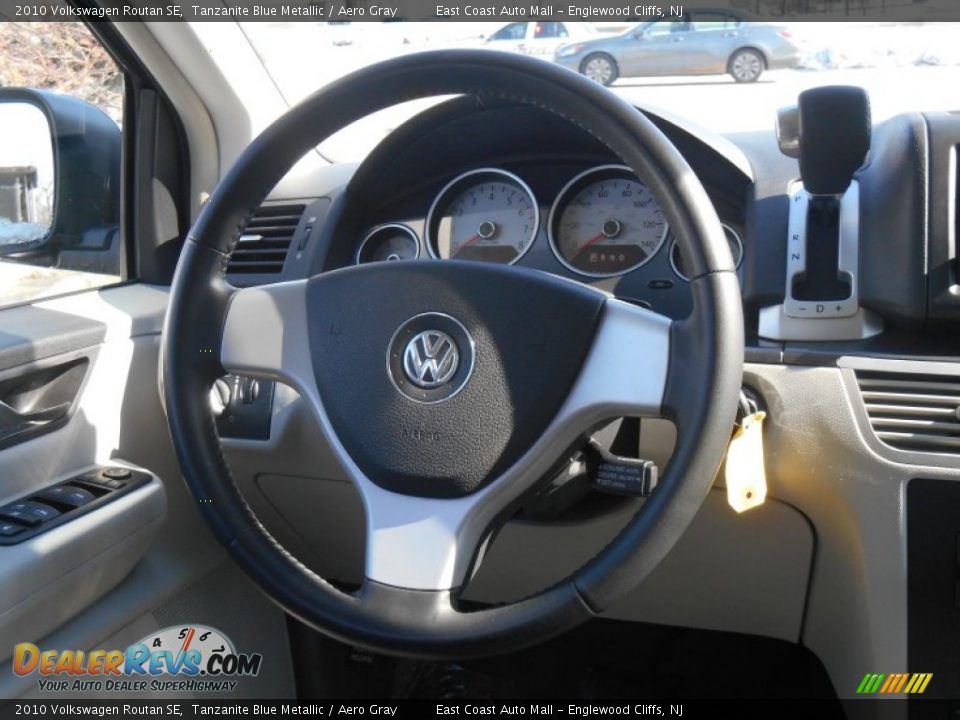 2010 Volkswagen Routan SE Tanzanite Blue Metallic / Aero Gray Photo #12
