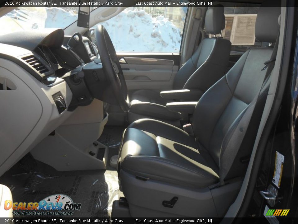 2010 Volkswagen Routan SE Tanzanite Blue Metallic / Aero Gray Photo #16