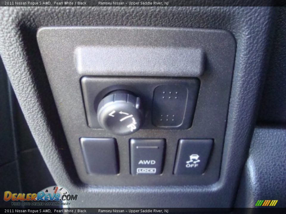2011 Nissan Rogue S AWD Pearl White / Black Photo #17
