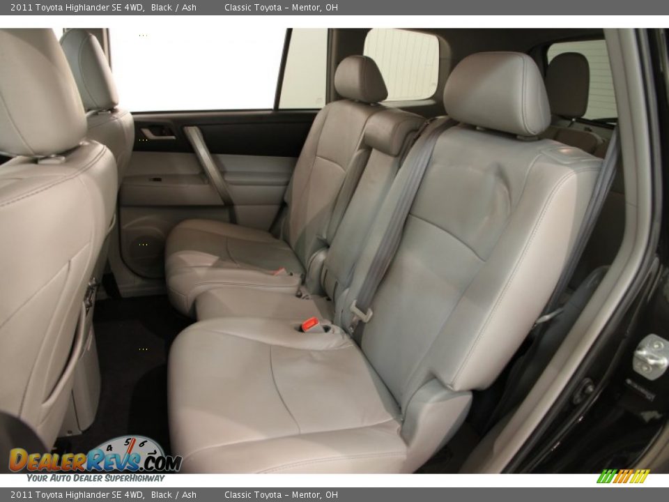 2011 Toyota Highlander SE 4WD Black / Ash Photo #18