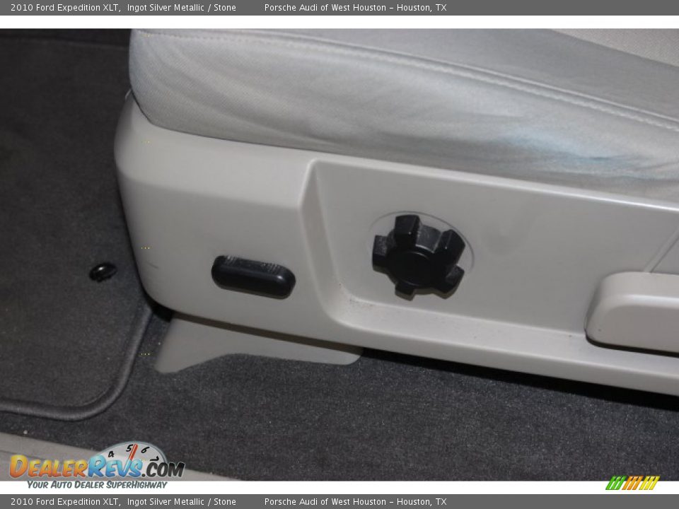 2010 Ford Expedition XLT Ingot Silver Metallic / Stone Photo #15