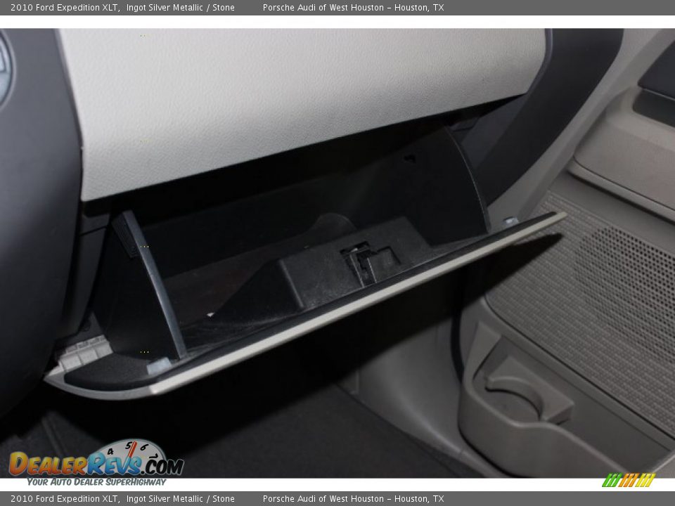 2010 Ford Expedition XLT Ingot Silver Metallic / Stone Photo #20