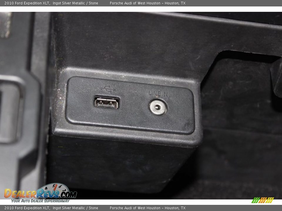 2010 Ford Expedition XLT Ingot Silver Metallic / Stone Photo #27
