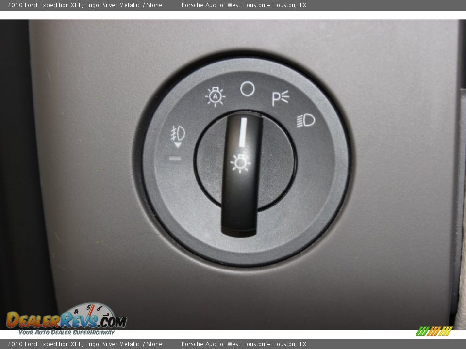 2010 Ford Expedition XLT Ingot Silver Metallic / Stone Photo #30
