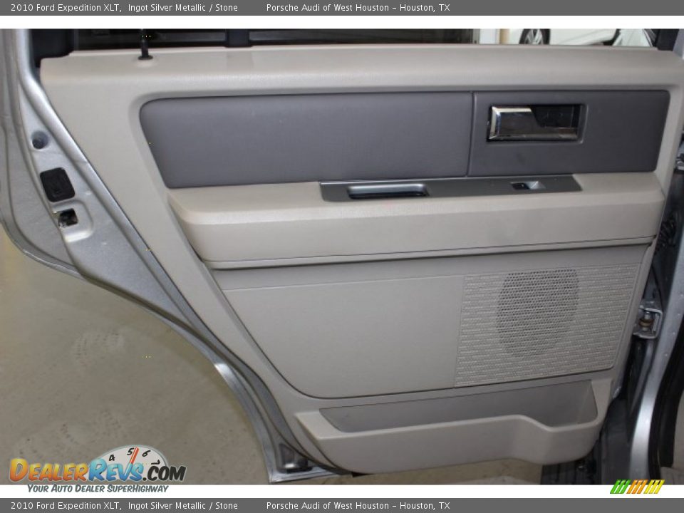 2010 Ford Expedition XLT Ingot Silver Metallic / Stone Photo #31