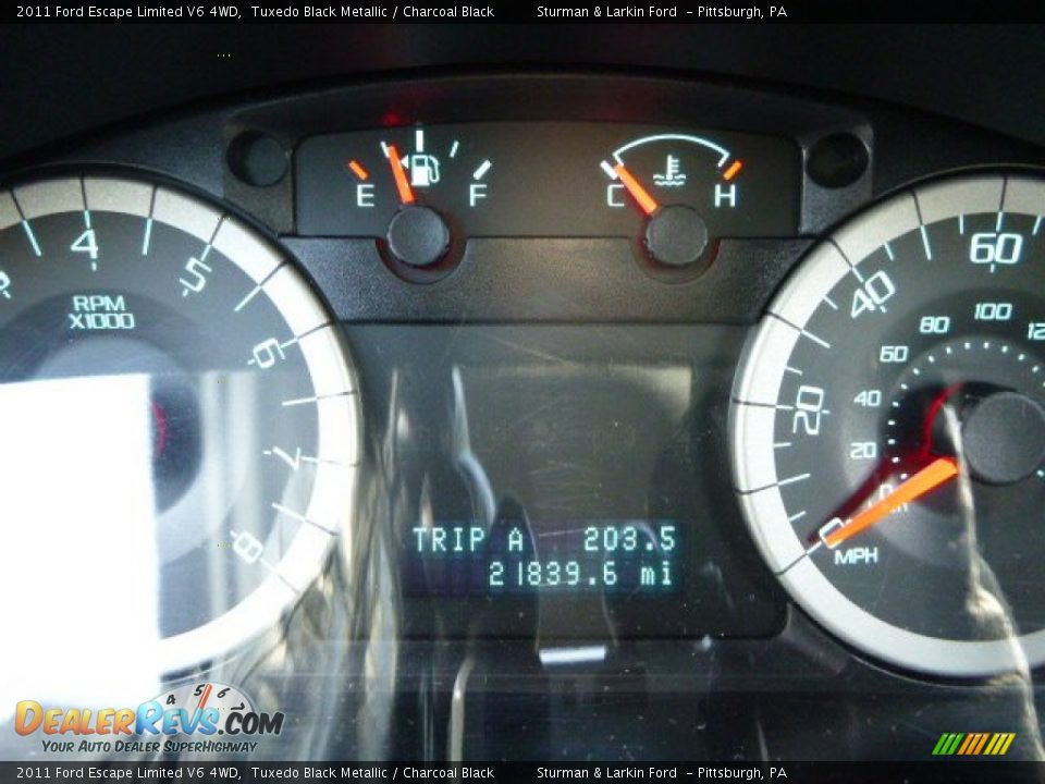 2011 Ford Escape Limited V6 4WD Tuxedo Black Metallic / Charcoal Black Photo #15