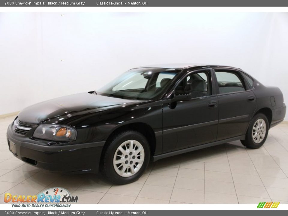Front 3/4 View of 2000 Chevrolet Impala  Photo #3