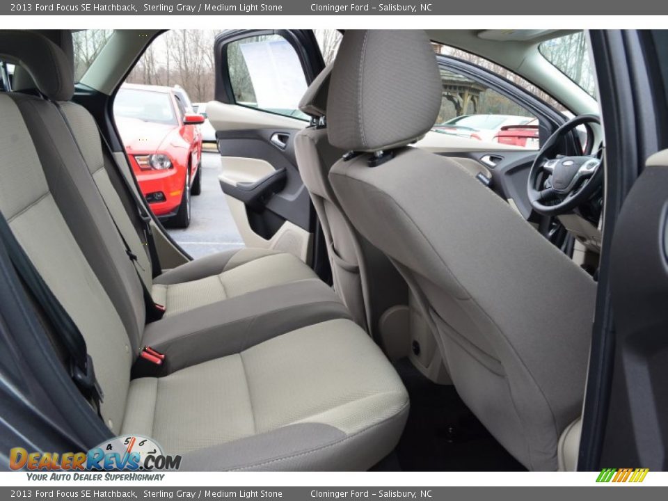 2013 Ford Focus SE Hatchback Sterling Gray / Medium Light Stone Photo #12