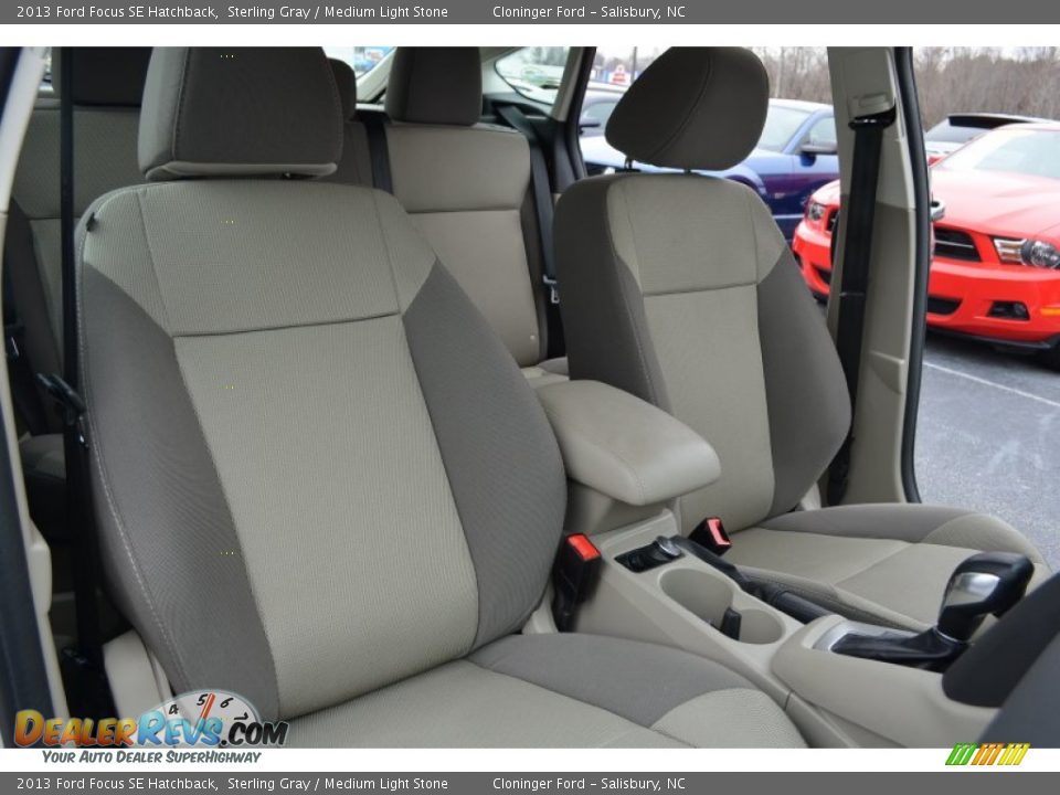 2013 Ford Focus SE Hatchback Sterling Gray / Medium Light Stone Photo #15