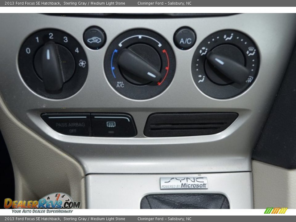 2013 Ford Focus SE Hatchback Sterling Gray / Medium Light Stone Photo #19
