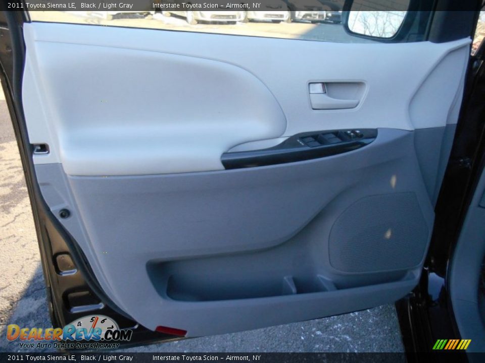 2011 Toyota Sienna LE Black / Light Gray Photo #7