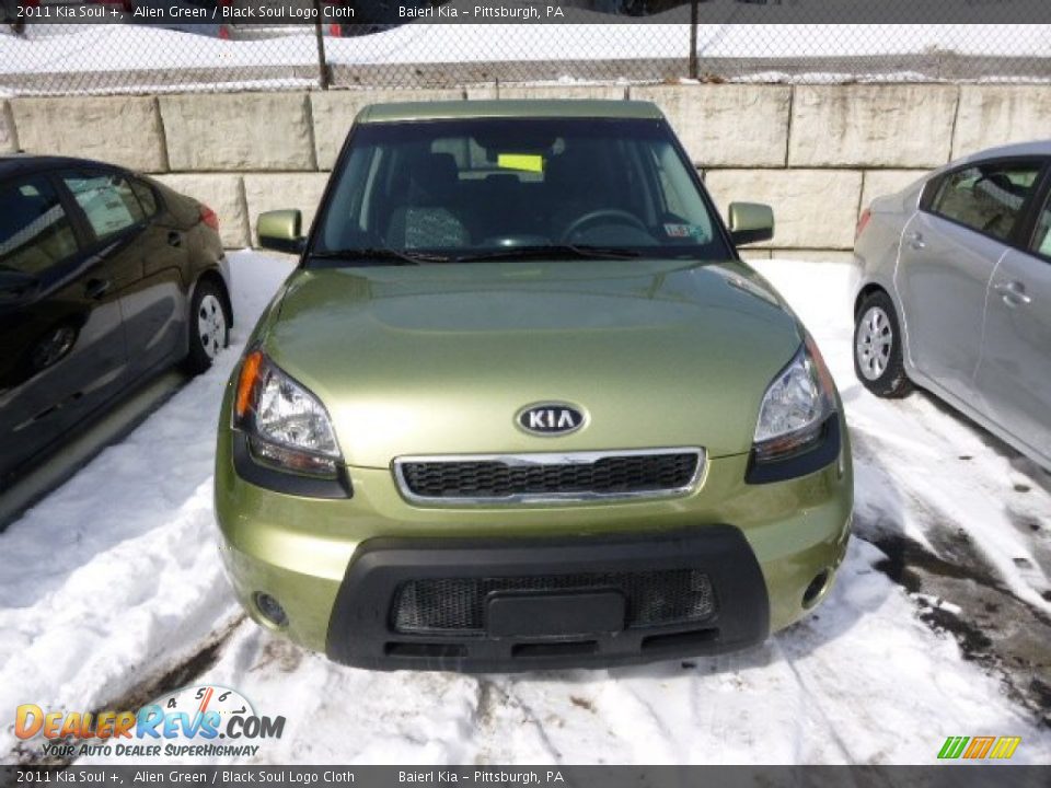 2011 Kia Soul + Alien Green / Black Soul Logo Cloth Photo #2