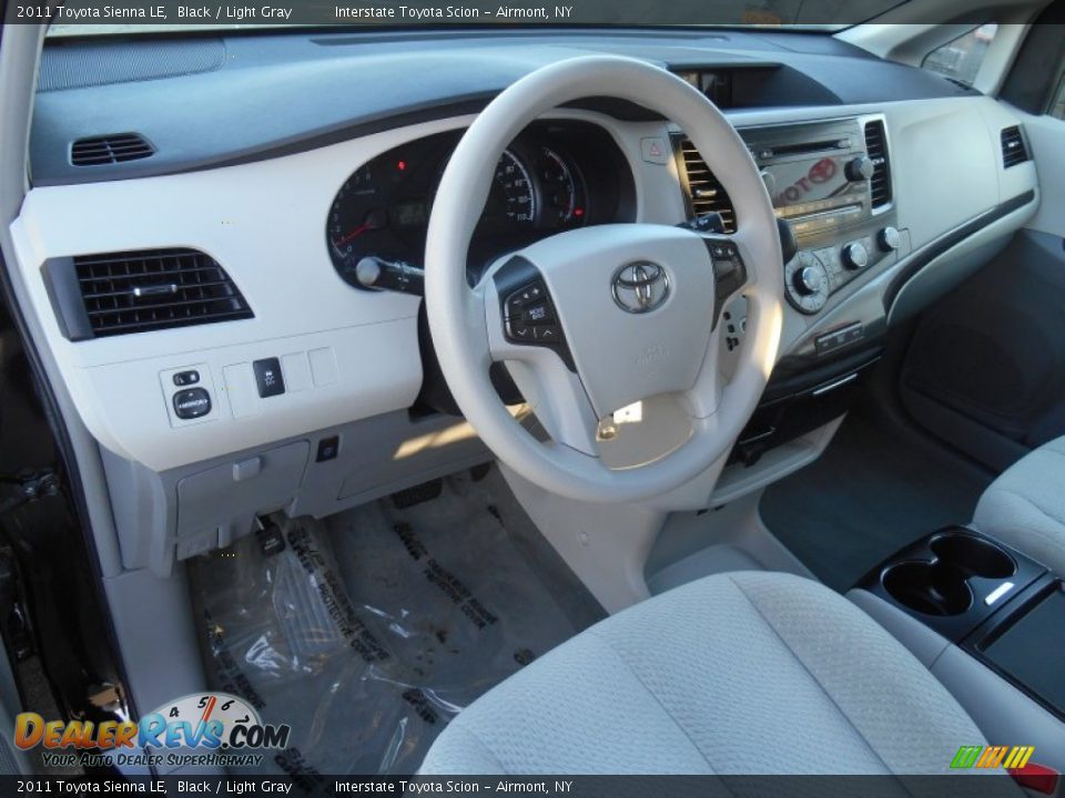 2011 Toyota Sienna LE Black / Light Gray Photo #9