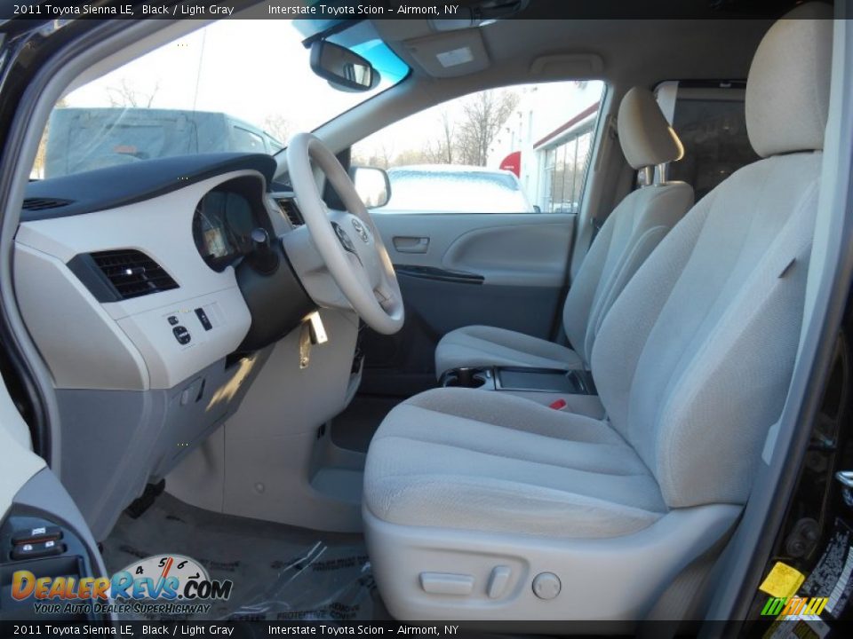 2011 Toyota Sienna LE Black / Light Gray Photo #10