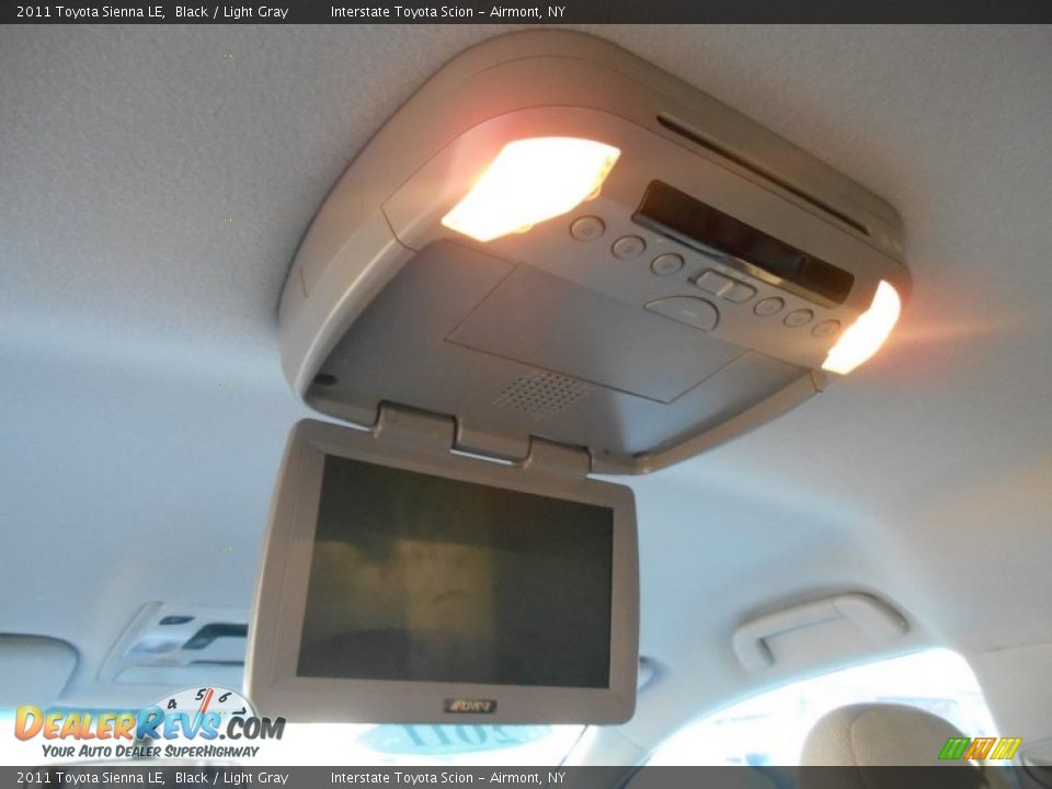 2011 Toyota Sienna LE Black / Light Gray Photo #15