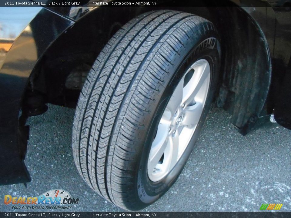 2011 Toyota Sienna LE Black / Light Gray Photo #23