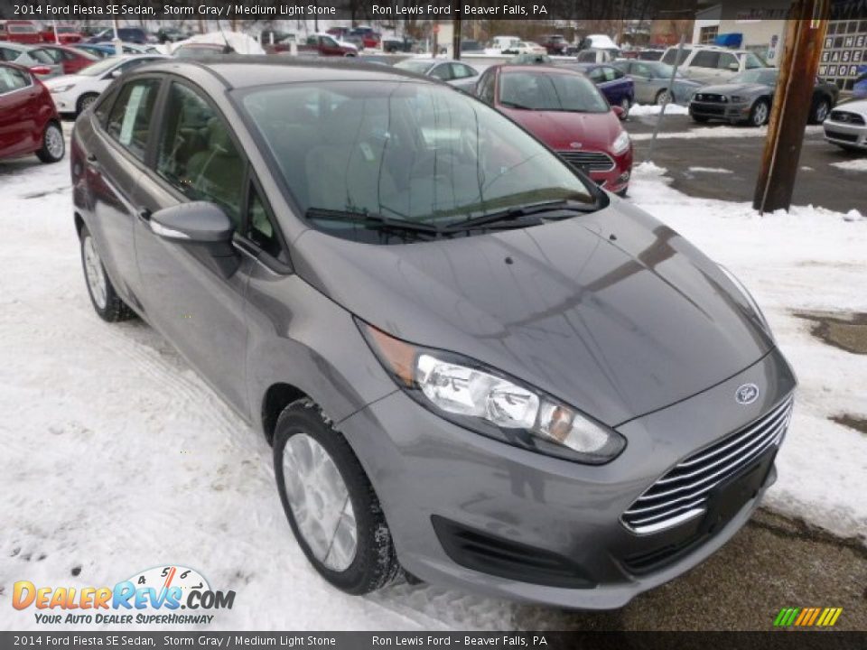 2014 Ford Fiesta SE Sedan Storm Gray / Medium Light Stone Photo #2