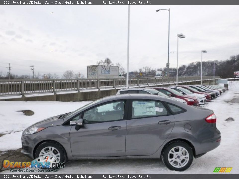 2014 Ford Fiesta SE Sedan Storm Gray / Medium Light Stone Photo #5