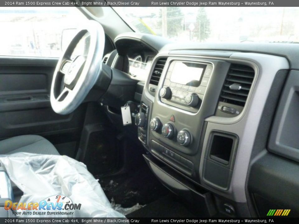 2014 Ram 1500 Express Crew Cab 4x4 Bright White / Black/Diesel Gray Photo #9